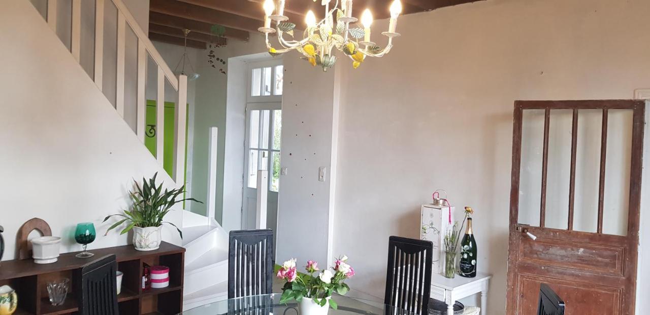 Maison Chaleureuse Et Familiale. Nalliers  Luaran gambar