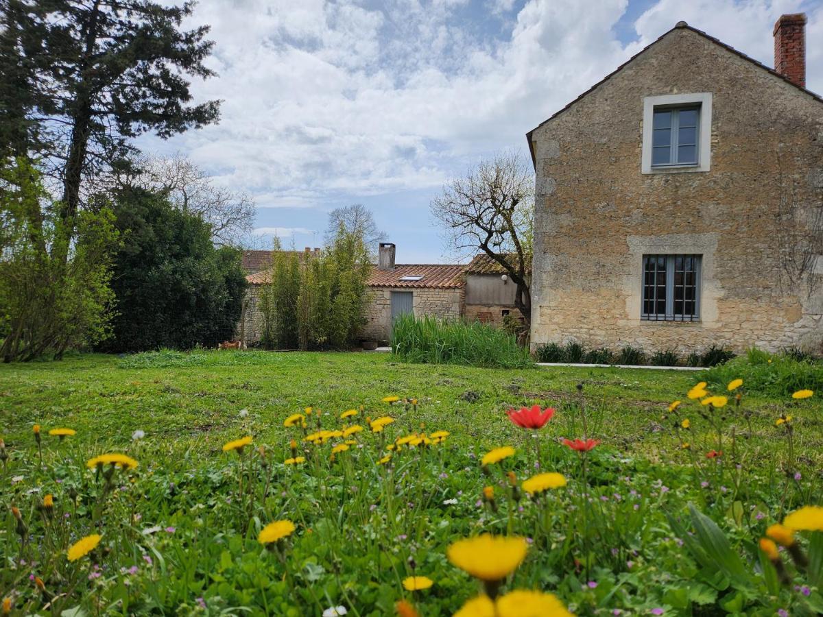 Maison Chaleureuse Et Familiale. Nalliers  Luaran gambar