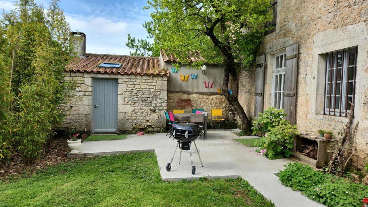 Maison Chaleureuse Et Familiale. Nalliers  Luaran gambar